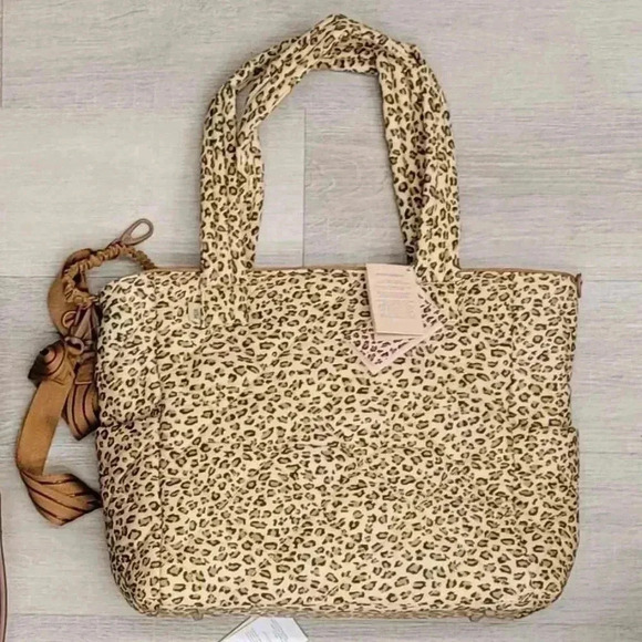 Beis Wild child Tote 🐯🐅 - Picture 2 of 4